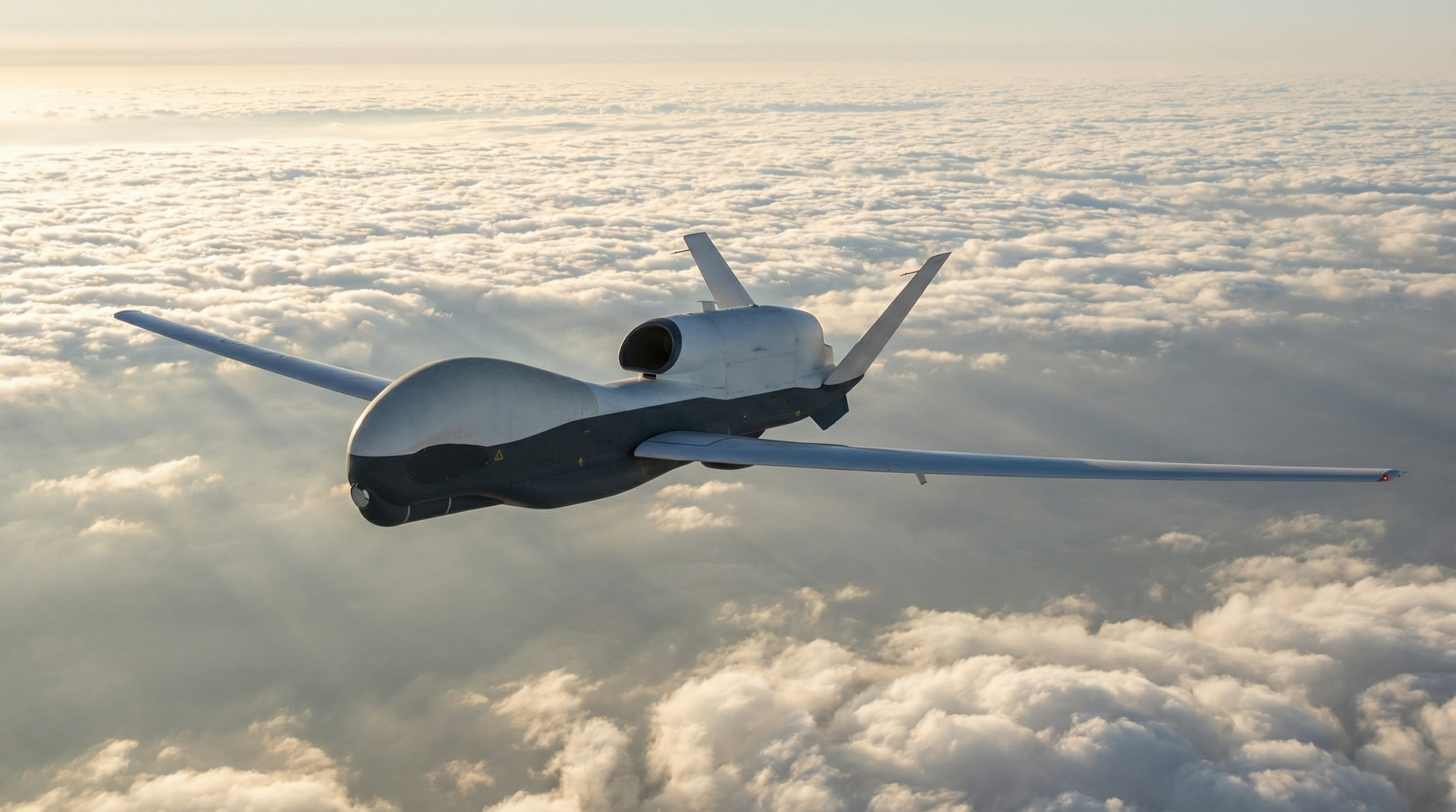 RQ-4 Global Hawk sobre capa de nubes